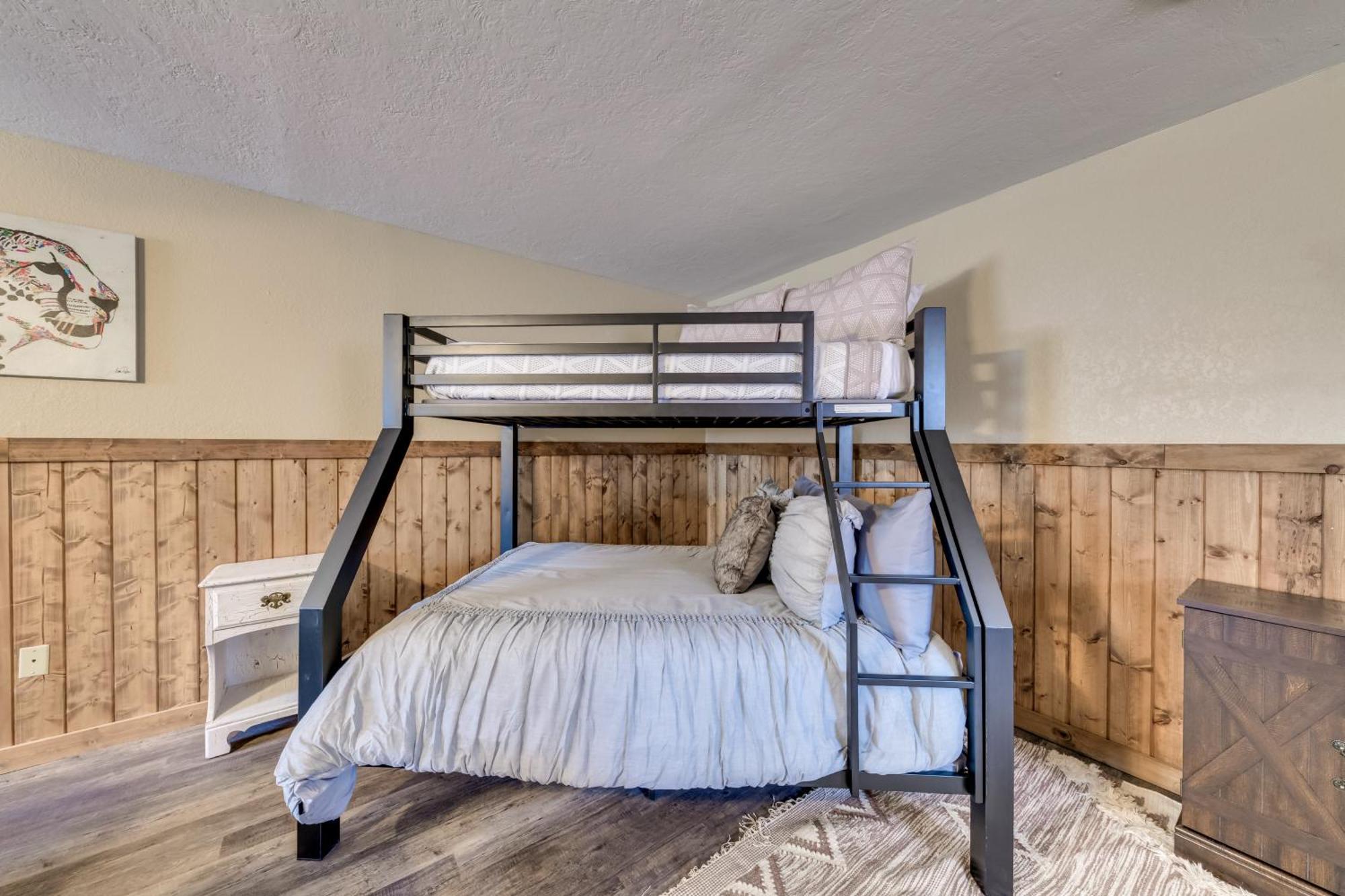 Ruidoso Home With Patio, Walk To Restaurants! 외부 사진